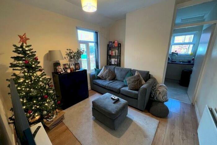 2 Bedroom Flat To Rent In Donald Street Cardiff, CF24