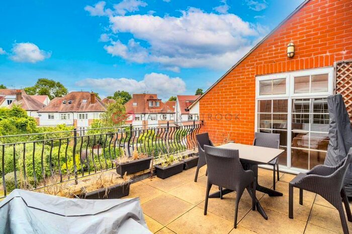 3 Bedroom Flat To Rent In Eastcote Road, Pinner, Middlesex, HA5