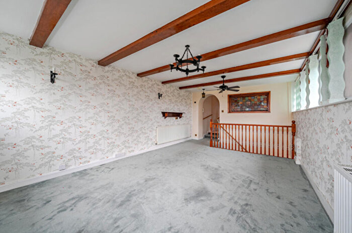 2 Bedroom Apartment For Sale In High Street, Tewkesbury, Gloucestershire, GL20