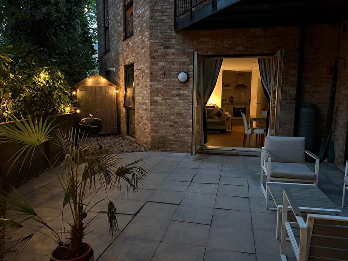 1 Bedroom Flat For Sale In Upper Clapton Road, London, E5