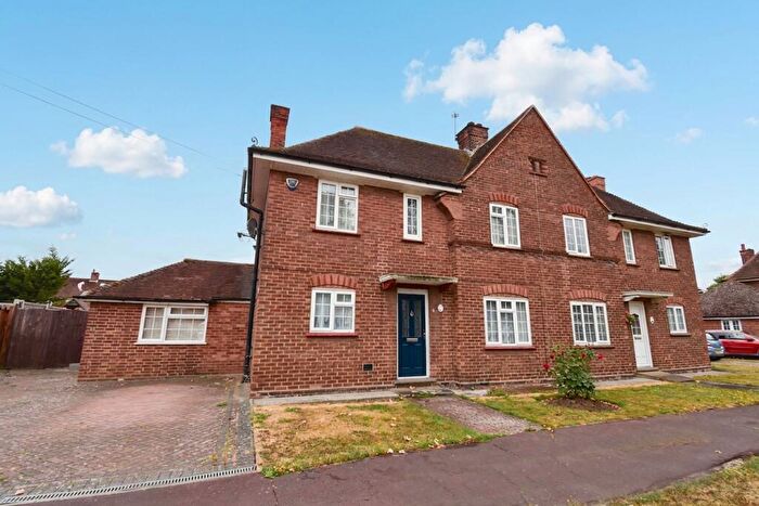 3 Bedroom Semi-Detached House For Sale In Stewartby Way, Stewartby, MK43