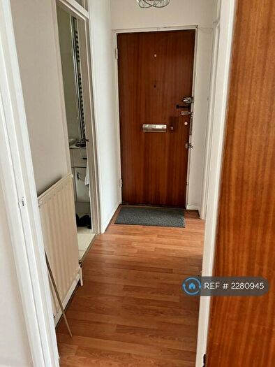 1 Bedroom Flat To Rent In Hedge Lane, London, N13