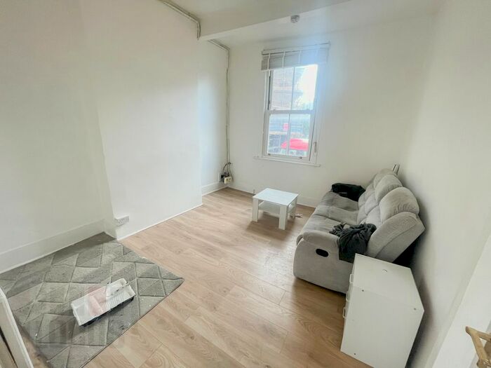 4 Bedroom Flat To Rent In Blackstock Road, Finsbury Park, N5