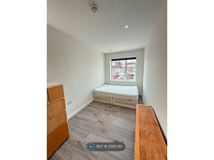 1 Bedroom Flat To Rent In Hounslow, Hounslow, TW3