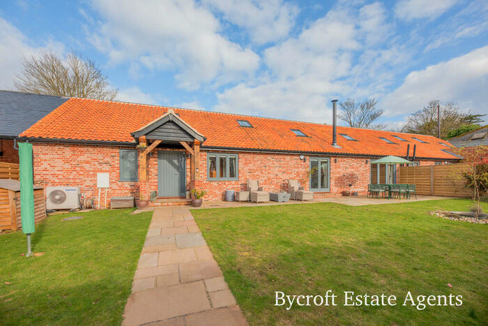 2 Bedroom Detached Bungalow For Sale In Barn Conversion, The Street, Lound, NR32