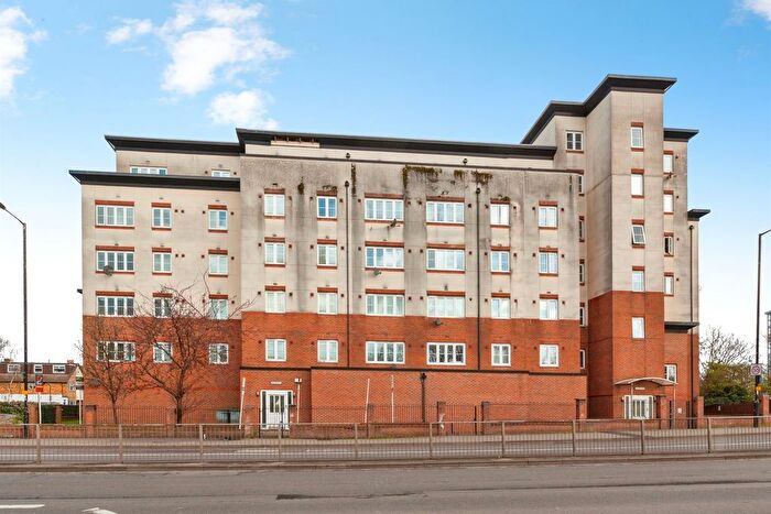 2 Bedroom Flat For Sale In Bath Road, Slough, SL1