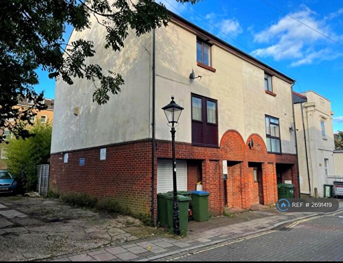 6 Bedroom Semi-Detached House To Rent In Lyon Street, Southampton, SO14