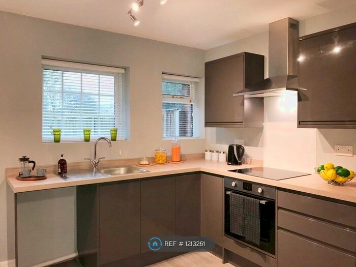 1 Bedroom Flat To Rent In Queensland Crescent, Chelmsford CM1