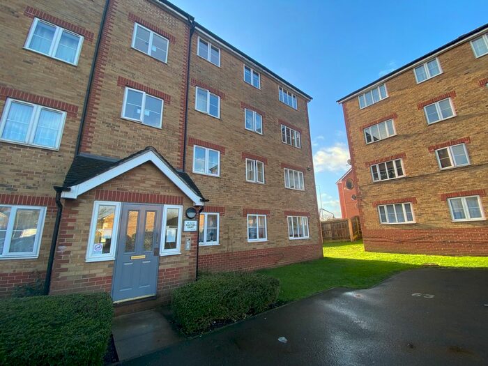 2 Bedroom Flat To Rent In Village Close, Hoddesdon, EN11