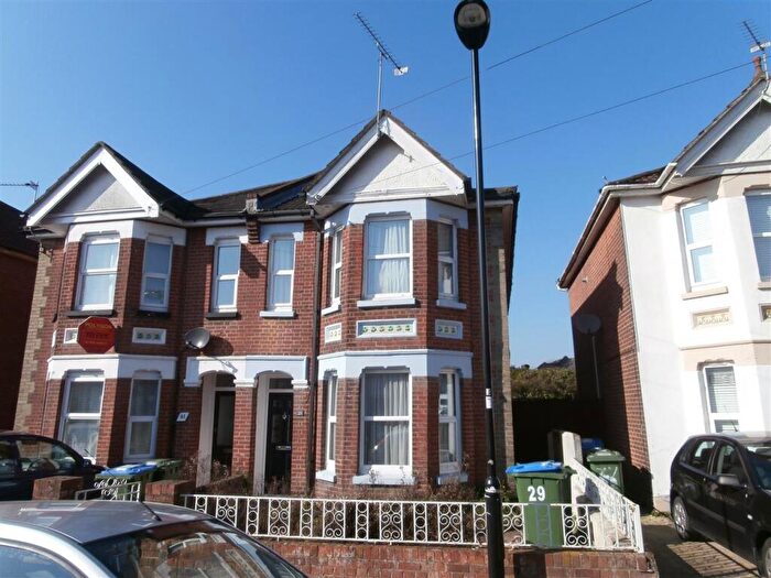 4 Bedroom Semi-Detached House To Rent In Morris Road, Southampton, SO15