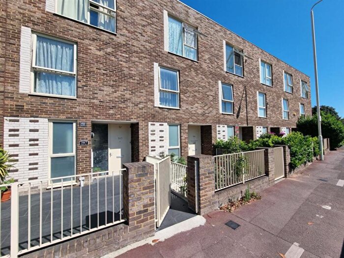 3 Bedroom Town House For Sale In Wood Lane, Dagenham, RM8