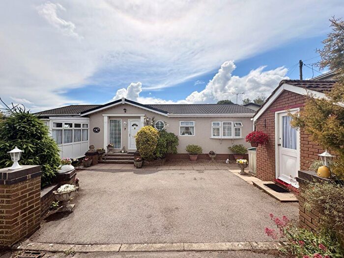 2 Bedroom Park Home For Sale In Green Valley Park, Wooburn Moor, HP10