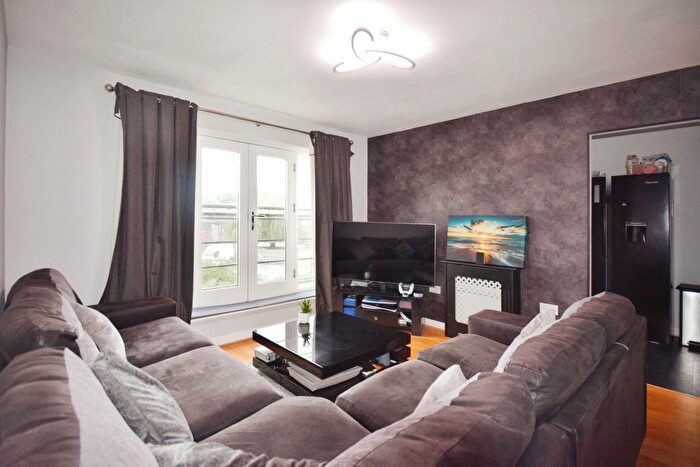 2 Bedroom Flat For Sale In Canal Close, Louth, LN11