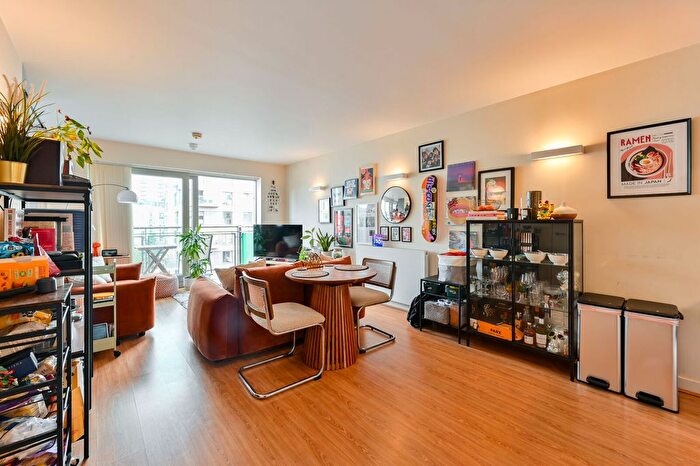 3 Bedroom Flat For Sale In Metcalfe Court, Greenwich, London, SE10