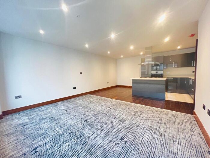 3 Bedroom Apartment To Rent In Scarbrook Road Croydon, CR0