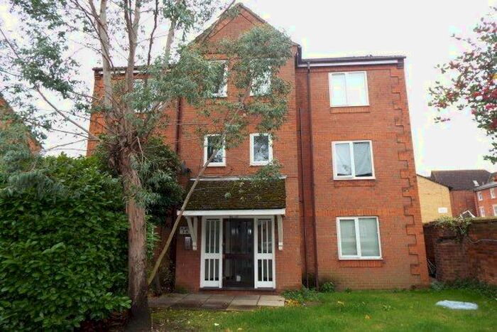 2 Bedroom Flat To Rent In The Finches, Bedford, MK40