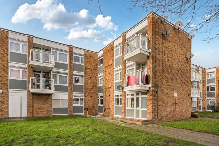 1 Bedroom Flat For Sale In Shepherd Street, Northfleet, Gravesend, DA11