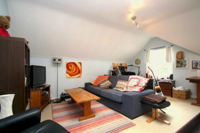 1 Bedroom Flat To Rent In Hampstead Lane, Highgate, N6