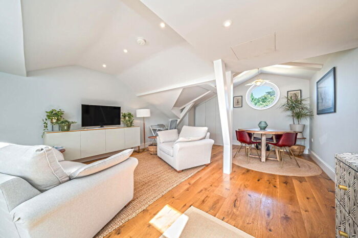1 Bedroom Maisonette For Sale In Sundridge Park Mansion, Bromley, Kent, BR1