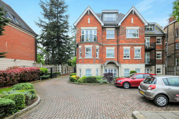 2 Bedroom Apartment To Rent In Fairmead Lodge, The Ridgeway, Enfield, EN2