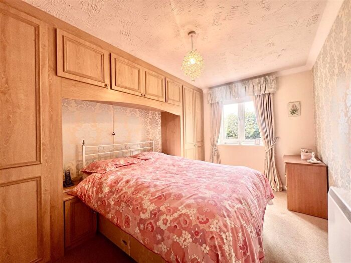 1 Bedroom Flat For Sale In Malborough Court, Cranley Gardens, Wallington, SM6