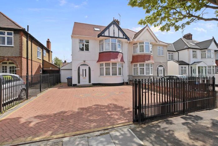 5 Bedroom House To Rent In Wren Avenue London, NW2