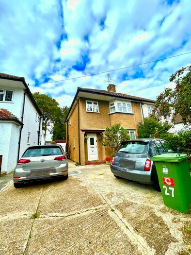 3 Bedroom Semi-Detached House To Rent In Melbourne Road, Bushey, WD23