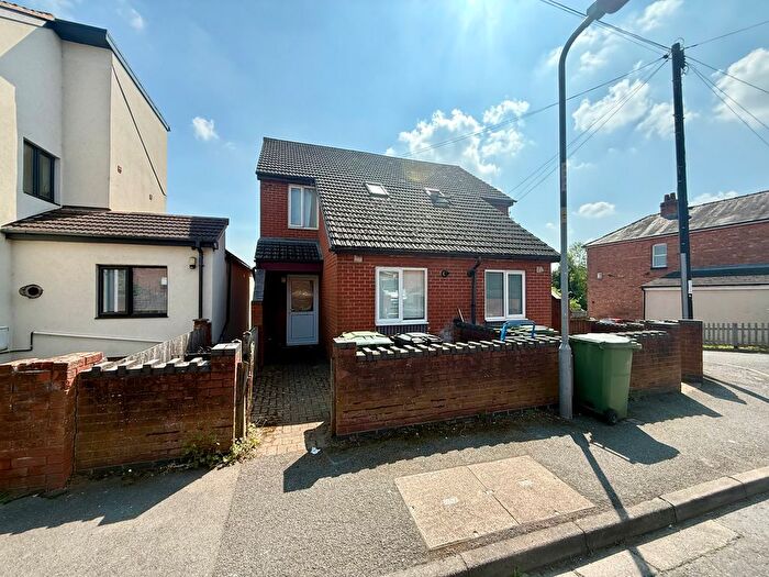 1 Bedroom Flat To Rent In Hollymount, Worcester, WR4