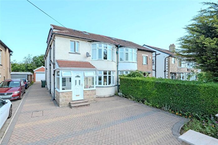 6 Bedroom Semi-Detached House For Sale In Street Lane, Leeds, LS17