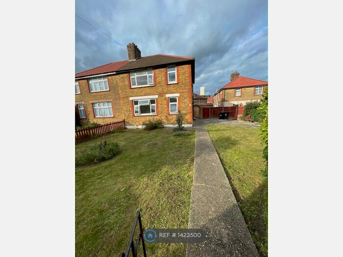 3 Bedroom Semi-Detached House To Rent In London, London, N9