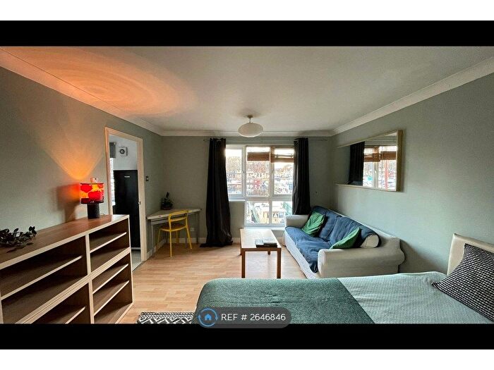 Studio To Rent In Transom Close, London, SE16