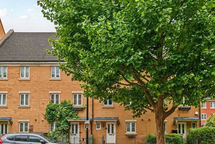 4 Bedroom Terraced House For Sale In Chandler Way, Peckham, London, SE15