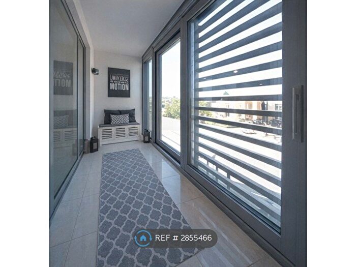 1 Bedroom Flat To Rent In Westgate House, Brentford, TW8