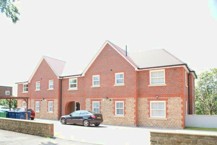 2 Bedroom Flat To Rent In Frith Hill Road, Godalming, GU7