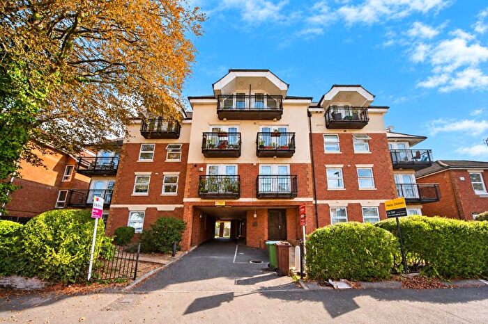 2 Bedroom Flat For Sale In Hill Lane, Southampton, Hampshire, SO15