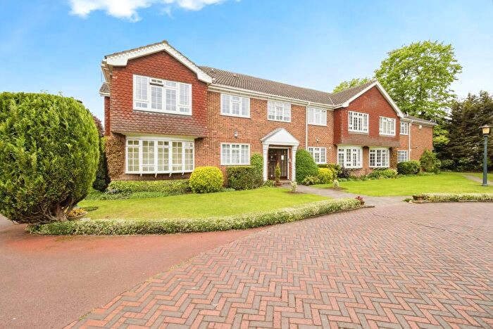2 Bedroom Flat For Sale In Parkstone Avenue, Hornchurch, RM11