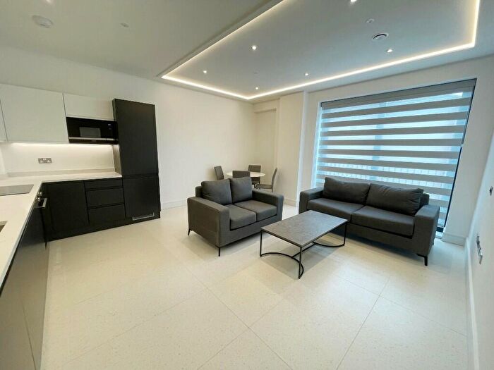 2 Bedroom Flat To Rent In A Pickard Close, London, N14