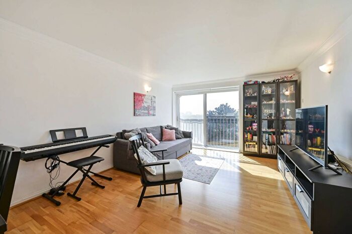 2 Bedroom Flat For Sale In The Broadway, Wimbledon, London, SW19