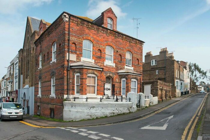 2 Bedroom Flat To Rent In Queen Street, Ramsgate, CT11