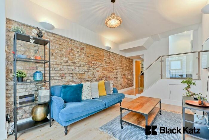 2 Bedroom Town House To Rent In Alice Street, London, SE1