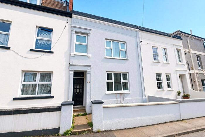 4 Bedroom Terraced House For Sale In Cambridge Road, Aldershot, Hampshire, GU11