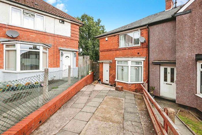 3 Bedroom End Of Terrace House For Sale In Norrington Grove, Birmingham, B31