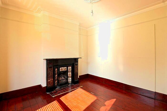 3 Bedroom End Of Terrace House To Rent In Hatherley Road, London, E17