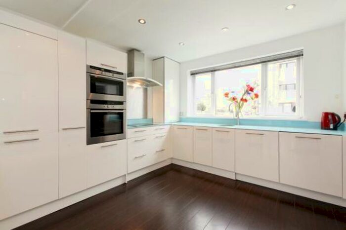 3 Bedroom End Of Terrace House To Rent In Holly Street, London, E8