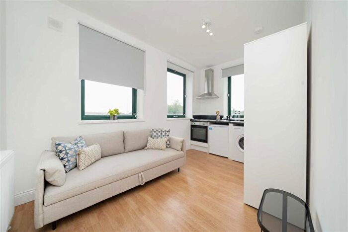 Studio To Rent In Brent Cross Gardens, Brent Cross, NW4