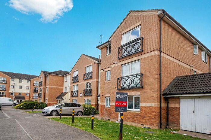2 Bedroom Flat For Sale In Friars Close, Ilford, IG1