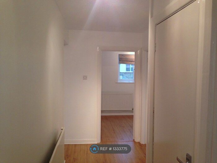 2 Bedroom Flat To Rent In Rodwell Close, Eastcote, HA4