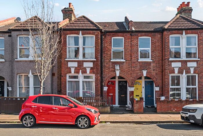 2 Bedroom Flat For Sale In Khartoum Road, Tooting, London, SW17
