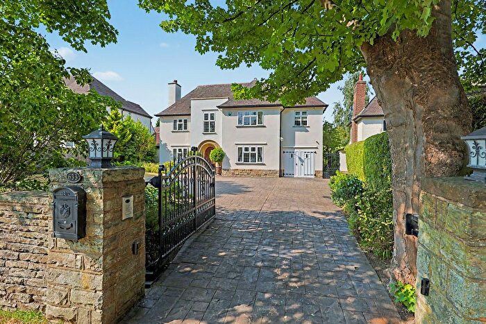 4 Bedroom Detached House For Sale In Chatsworth Road, Brookside, Chesterfield, S40