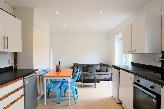 6 Bedroom Semi-Detached House To Rent In Hawkhurst Road, Brighton, BN1